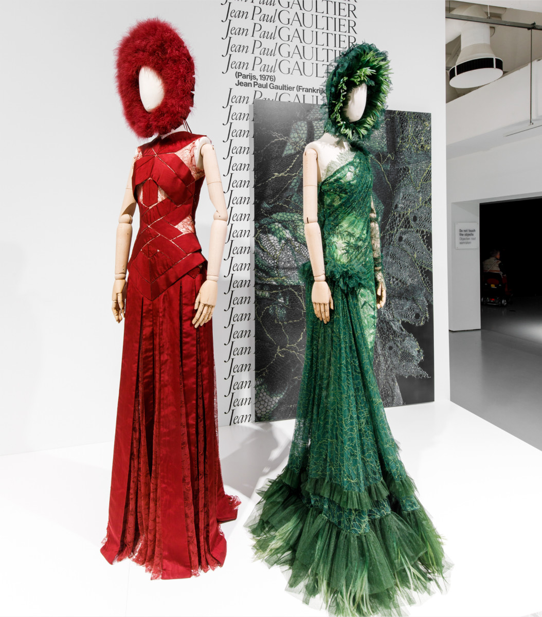 アート・デザイン・音楽 LACE FROM THE VICTORIA AND  MUSEUM Fantastic!